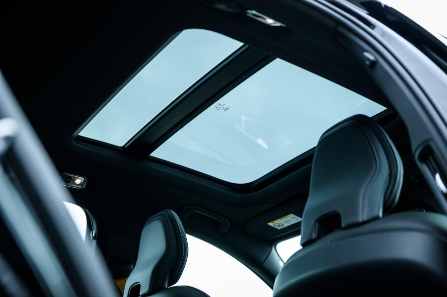 Детали интерьера Volvo S60 T8 Polestar Engineered 2019 года  (JP) (фото 19 из 21)
